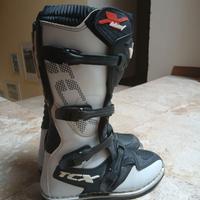 stivale enduro TCX e pantaloni ufo