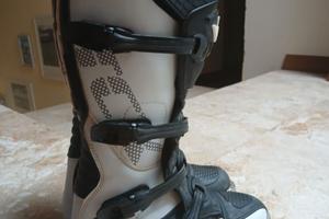 stivale enduro TCX e pantaloni ufo