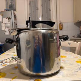 pentola a pressione marca : LAGOSTINA