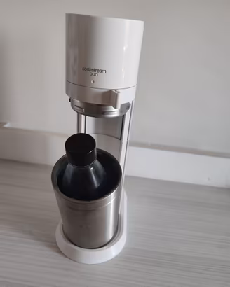 SodaStream DUO bianco con bottiglia e cilindro Qui