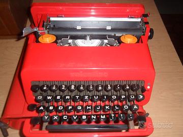 MACCHINA DA SCRIVERE  OLIVETTI VALENTINA ROSSA
