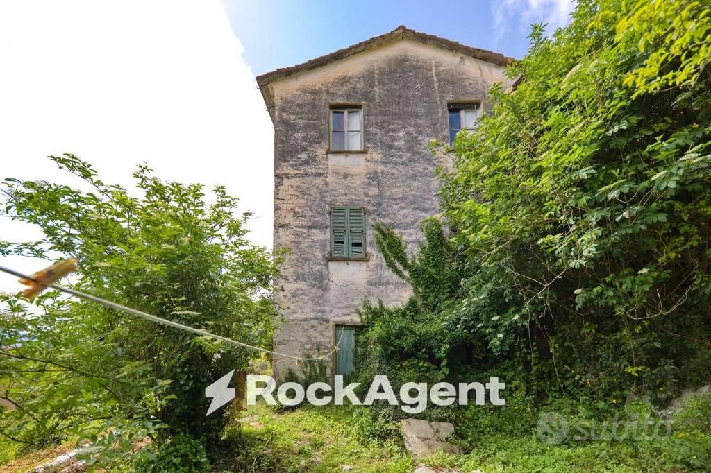 Rustico / Casale di 250 m² con più di 5 locali a S - Vista 3