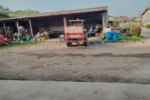 Botte diserbo e vari attrezzi