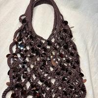 Borsa a rete marrone scuro con paillettes grandi