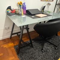 Scrivania e sedia ikea