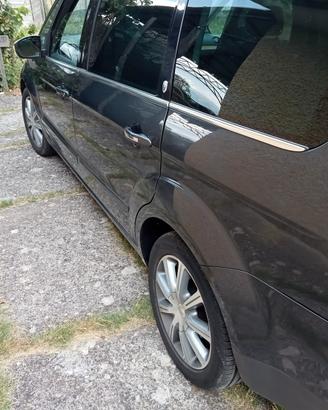 si vende Ford Galaxy 