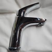 miscelatore lavabo  nuovo con piccoli falli 