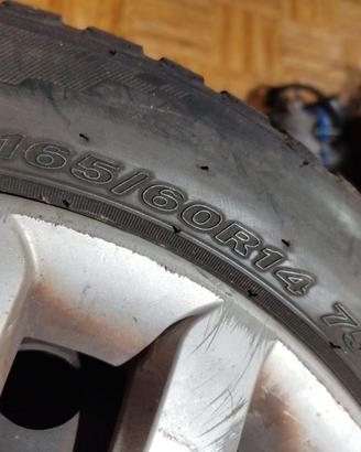 4 pneumatici usati con cerchi