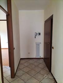 Appartamento trilocale semi arredato