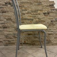 6 sedie in metallo con seduta in paglia € 50,00