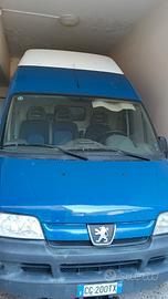 Peugeot Boxer passo lungo tetto alto.