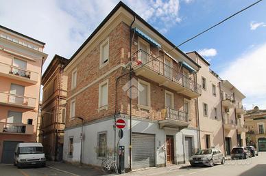 3 LOCALI A PORTO SAN GIORGIO