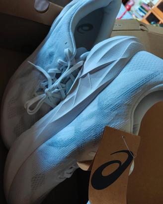 Asics novablast 5 taglia 48 nuove