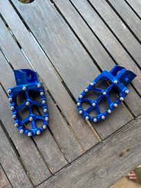 Manubrio, manopole, pedane blu