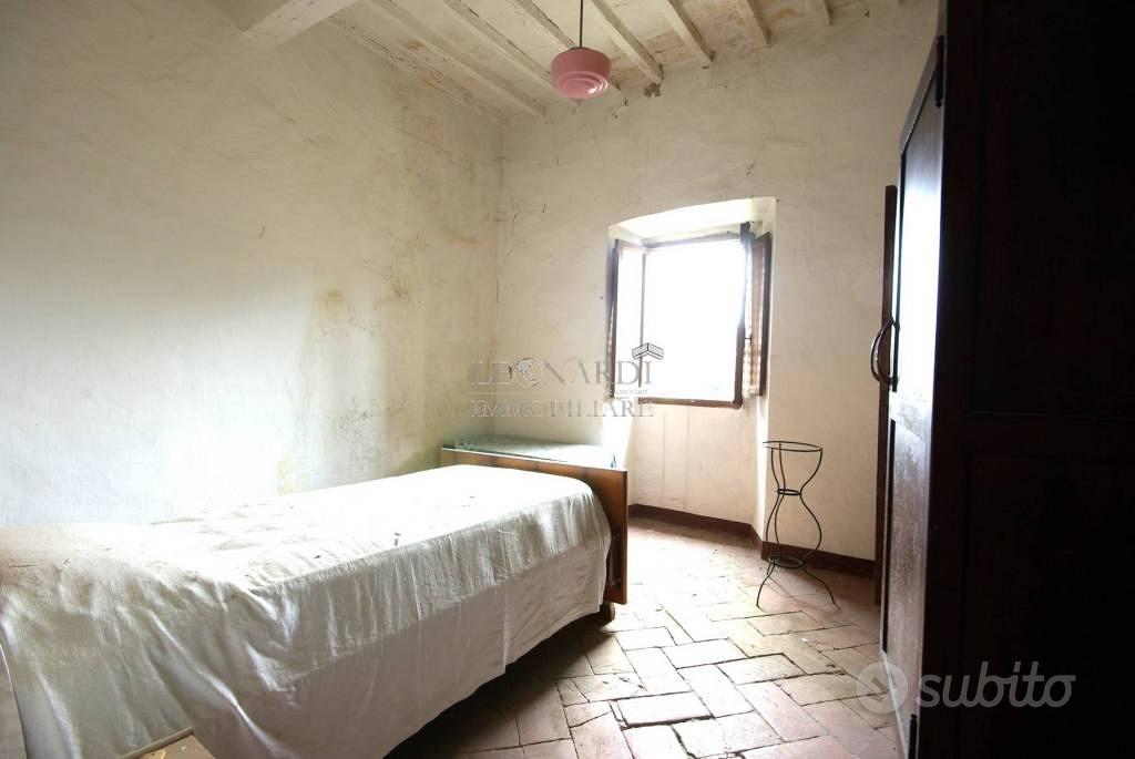 Rustico / Casale di 202 m² con 3 locali e box auto - Altro
