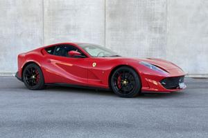 Ferrari 812 Superfast 6.5 V12 DCT F1 - Magnif...