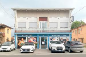 Locale attualmente adibito a palestra