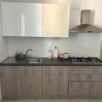 Cucina completa di mobilpensili e elettrodomestici