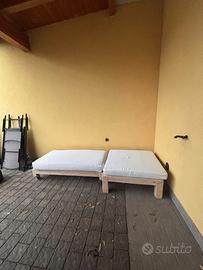 2 divanetti artigianali in legno – con cuscinoni