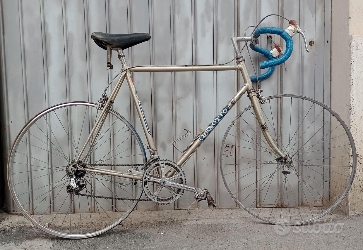 Parigi Roubaix Corsa Di Bici Parigi Roubaix Cancellara Motorino