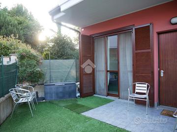 2 LOCALI A MONTANO LUCINO