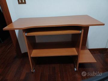 scrivania porta computer