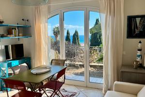 Splendido bilocale vista mare e giardino