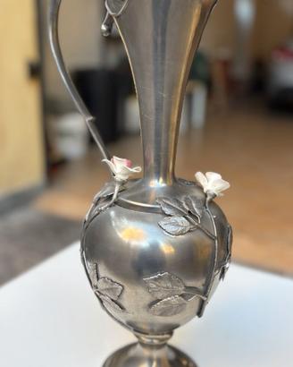 anfora in peltro anni 70, con piattino