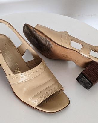 Sandali in pelle, con tacco