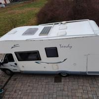 Camper mansardato con garage