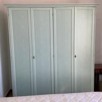 armadio con letto singolo e comodino