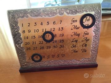 Calendario perpetuo da tavolo in argento
