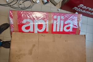 Aprilia insegna luminosa