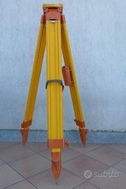 Treppiede Wild per teodolite