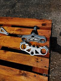 coppia di piastre sterzo per derby gpr 50