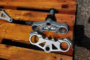 coppia di piastre sterzo per derby gpr 50