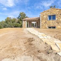 Nuova villa con giardino e piscina a 5 minuti dal