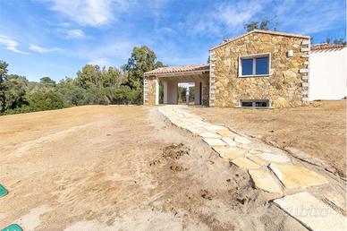 Nuova villa con giardino e piscina a 5 minuti dal