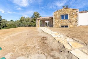 Nuova villa con giardino e piscina a 5 minuti dal