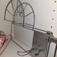 Accessorio per armadio avvolgi cavo aspirapolvere 