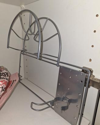 Accessorio per armadio avvolgi cavo aspirapolvere 