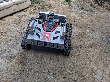 Robot cingolato radiocomandato tagliaerba