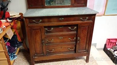 comò con specchio e quattro cassetti 