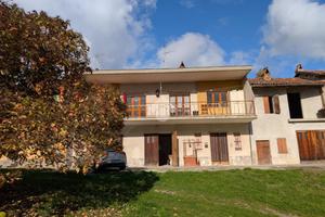 CASA SEMINDIPENDENTE A MOMBELLO MONFERRATO