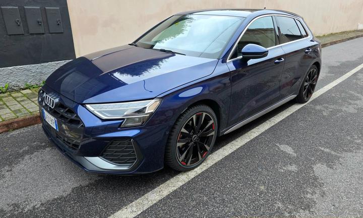 Audi A3 2.0 tdi S line edition 150cv s-tronic