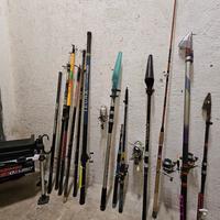 canne da pesca e sgabello