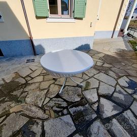 Tavolo da esterno in metallo