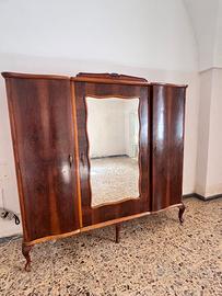 Armadio vintage in legno con grande specchio