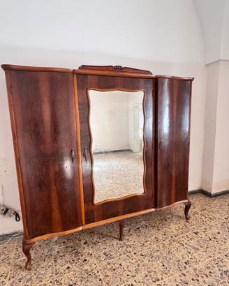 Armadio vintage in legno con grande specchio