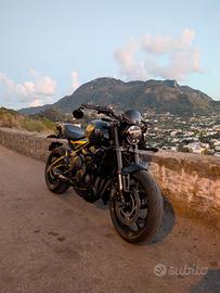 Triumph trident 660 2022 9100km FULL BLACK LEGGERE